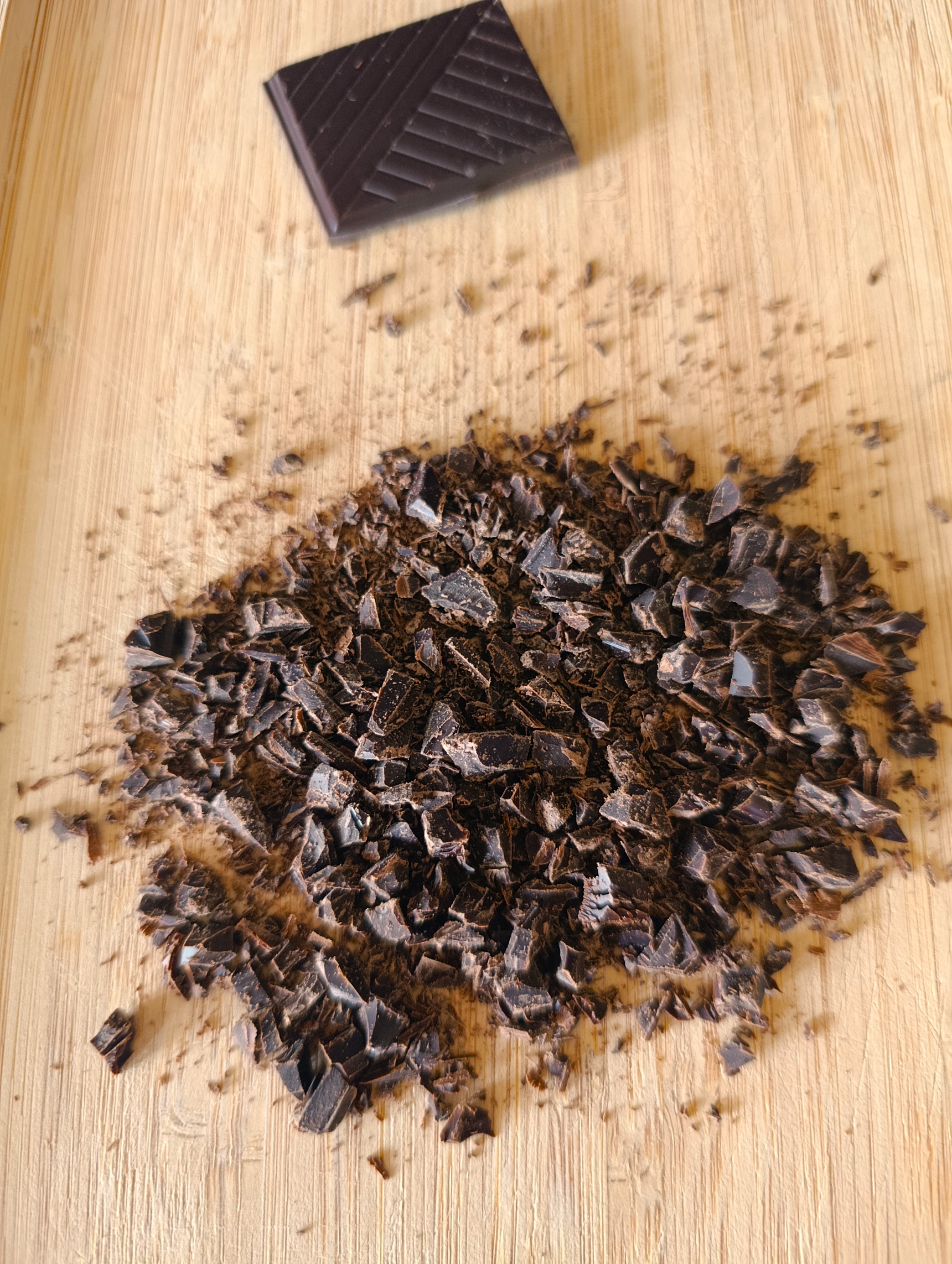 Bolas energéticas de chocolate negro e amendoim