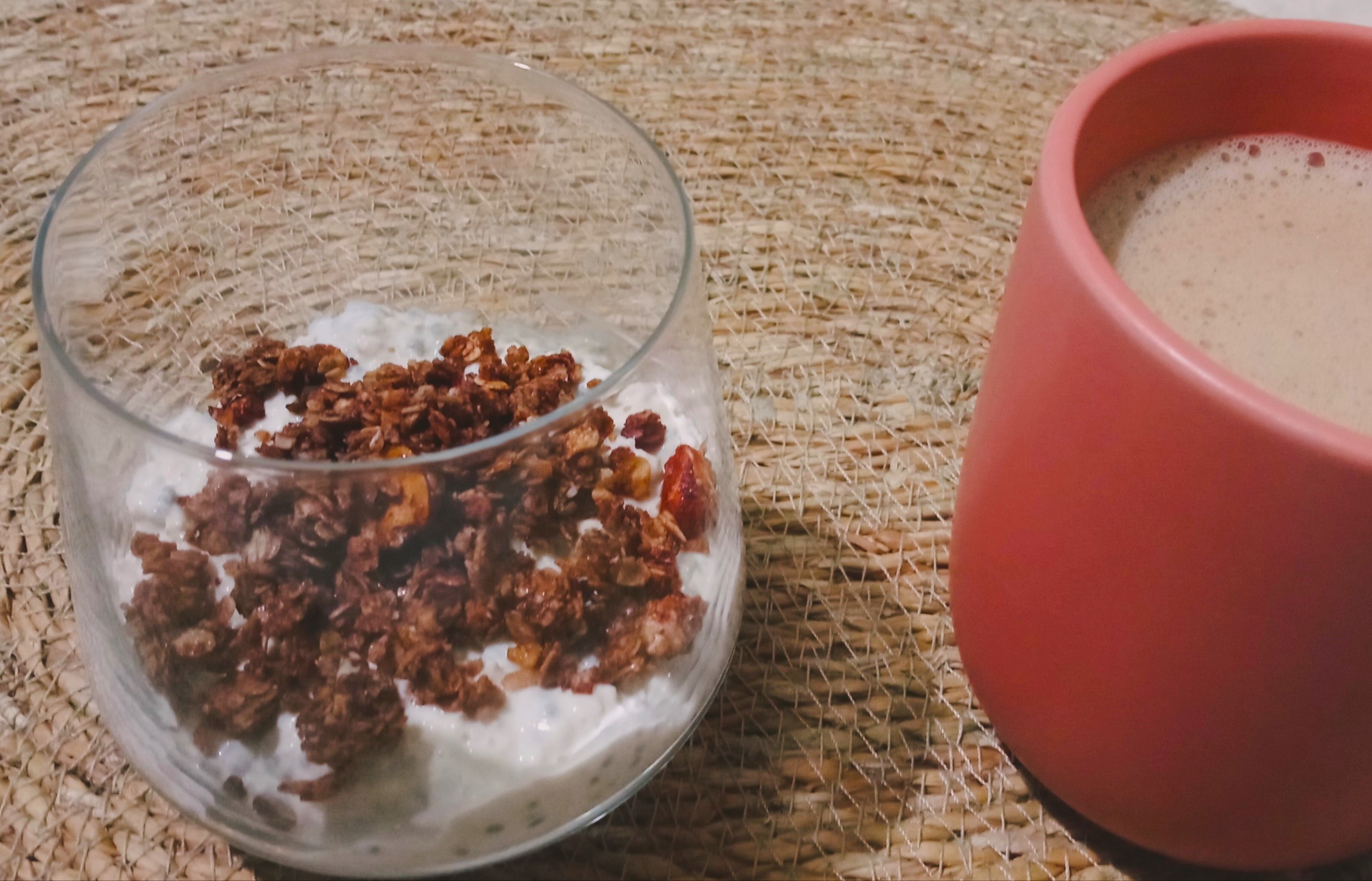 Granola de cacau e avelã