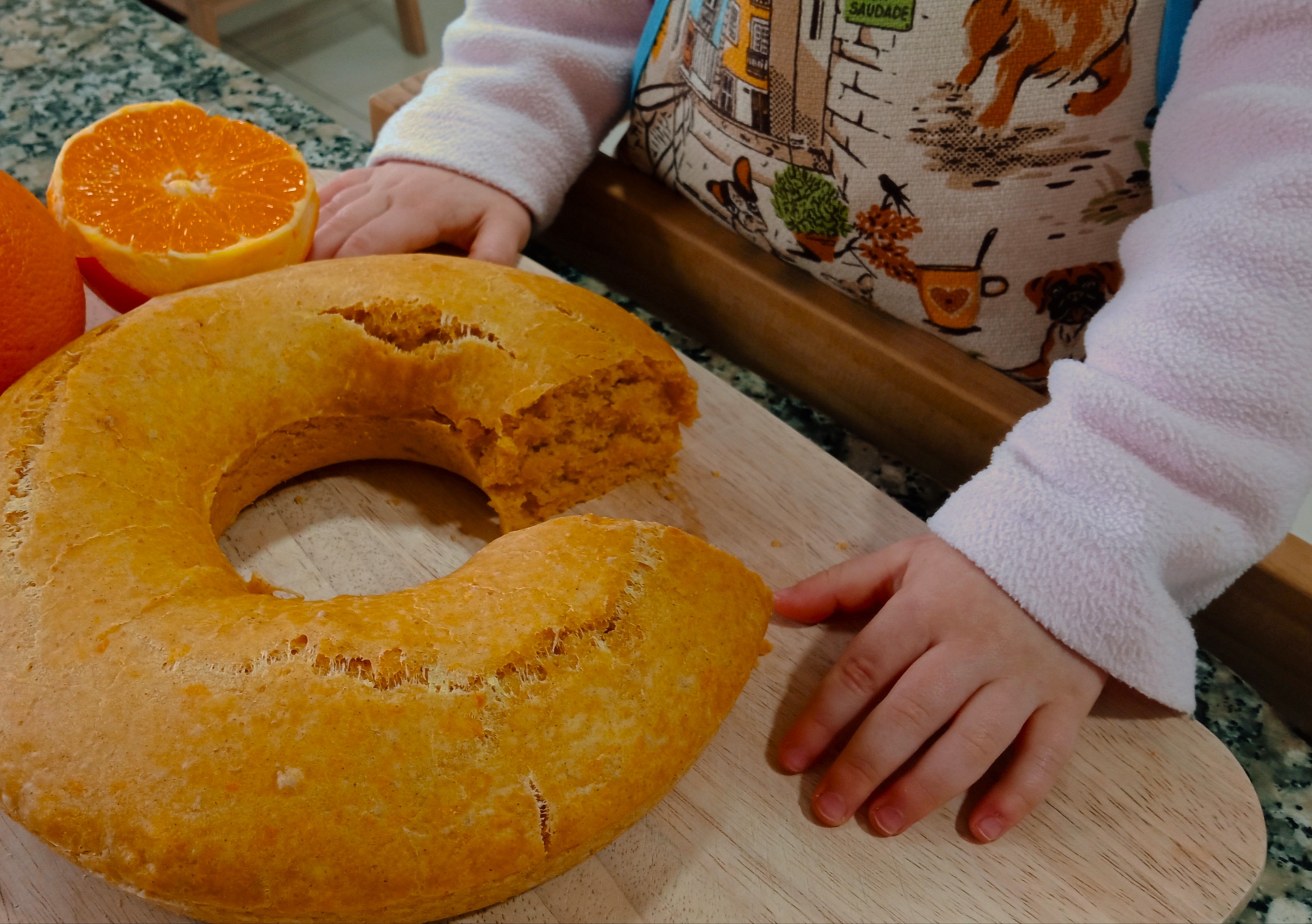 Bolo de laranja e canela