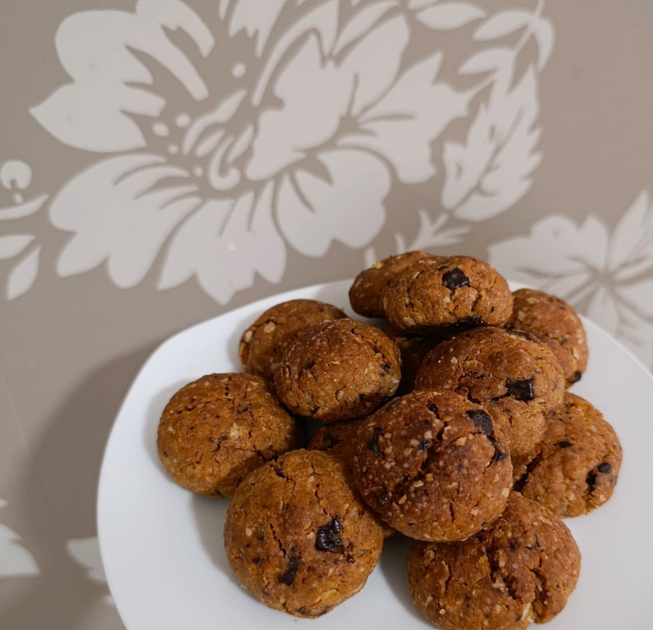 Bolachas de chocolate negro e frutos secos
